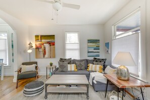 Fernseher, Kamin, Bücher