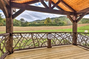 House (3 Bedrooms) | Interior - Newland Retreat w/ Creek, Near Hiking + Wineries! (Newland)