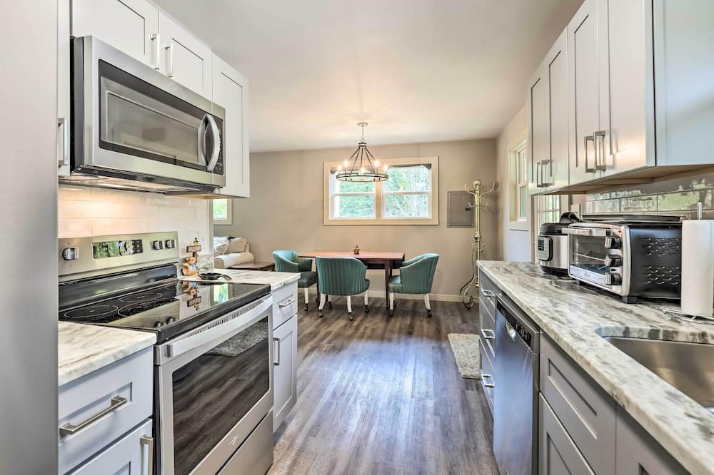 Newland Retreat w/ Creek, Near Hiking + Wineries! - Crossnore, NC