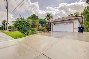 Property grounds - Port St Lucie Home ~ 3 Mi to Botanical Gardens! (Port Saint Lucie)