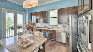 A kitchen with granite countertops, stainless steel appliances, and wooden cabinets. - Chic Midtown House ~ 2 Mi to Dtwn Houston! (Houston)