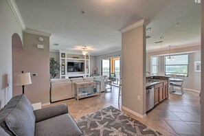 Apartment (2 Bedrooms) | Interior - Bonita Springs Condo w/ Lake & Golf Views! (Naples)