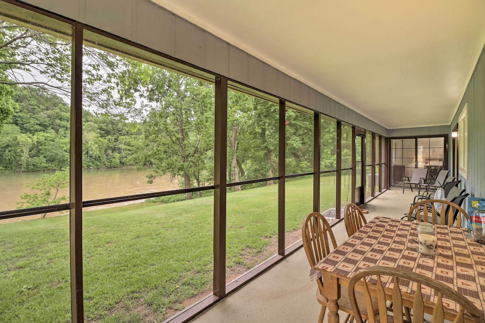Norfork Getaway: Walk in White River Access! - Norfork, AR