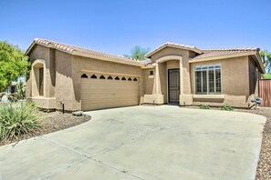 House (3 Bedrooms) | Interior - Pool Access! Snowbird Retreat in North Phoenix (Phoenix)