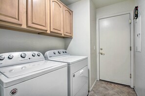 House (3 Bedrooms) | Interior - Pool Access! Snowbird Retreat in North Phoenix (Phoenix)