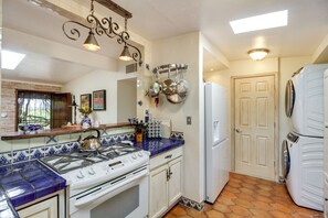 Interior - Eclectic Tucson Home 2 Mi to Saguaro National Park (Tucson)