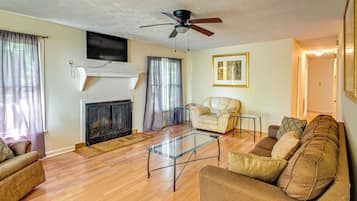 House (3 Bedrooms) | Interior