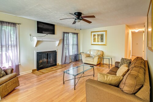 Fayetteville Vacation Rental w/ Yard!