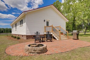 House (2 Bedrooms) | Interior - New Bern Vacation Rental on Farm w/ Fire Pit! (New Bern)