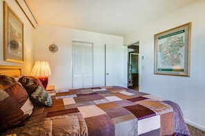 Apartment (2 Bedrooms) | 2 bedrooms, free cots/infant beds, bed sheets - Ski-in/ski-out Top-floor Condo at Granby Ranch! (Granby)