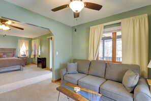Interior - Lovely Terra Alta Cabin < 1 Mi to Alpine Lake (Terra Alta)
