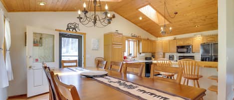 House (3 Bedrooms) | Interior