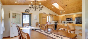 Lovely Terra Alta Cabin < 1 Mi to Alpine Lake