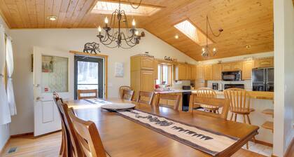 Lovely Terra Alta Cabin < 1 Mi to Alpine Lake