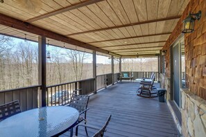 House (3 Bedrooms) | Interior - Lovely Terra Alta Cabin < 1 Mi to Alpine Lake (Terra Alta)