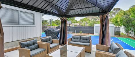 House (4 Bedrooms) | Front of property