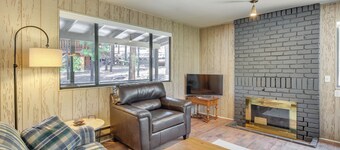 Cozy Cabin in Greer: Hike, Bike & Ski!