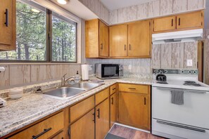 House (2 Bedrooms) | Interior