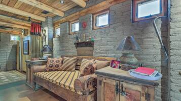 ุงูู
ูุดุฃุฉ ู
ู ุงูุฏุงุฎู