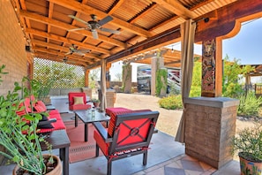 House (2 Bedrooms) | Interior - Luxe Home w/ Pool & Outdoor Kitchen in Phoenix! (Morristown)