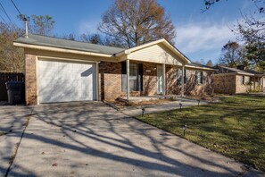 House (3 Bedrooms) | Interior - Decatur Vacation Rental Retreat w/ Private Yard! (Decatur)