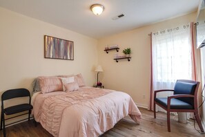 Interior - Decatur Vacation Rental Retreat w/ Private Yard! (Decatur)