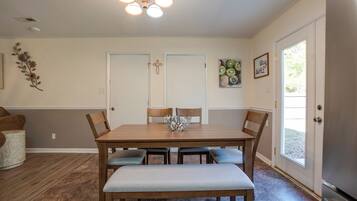 House (3 Bedrooms) | Interior