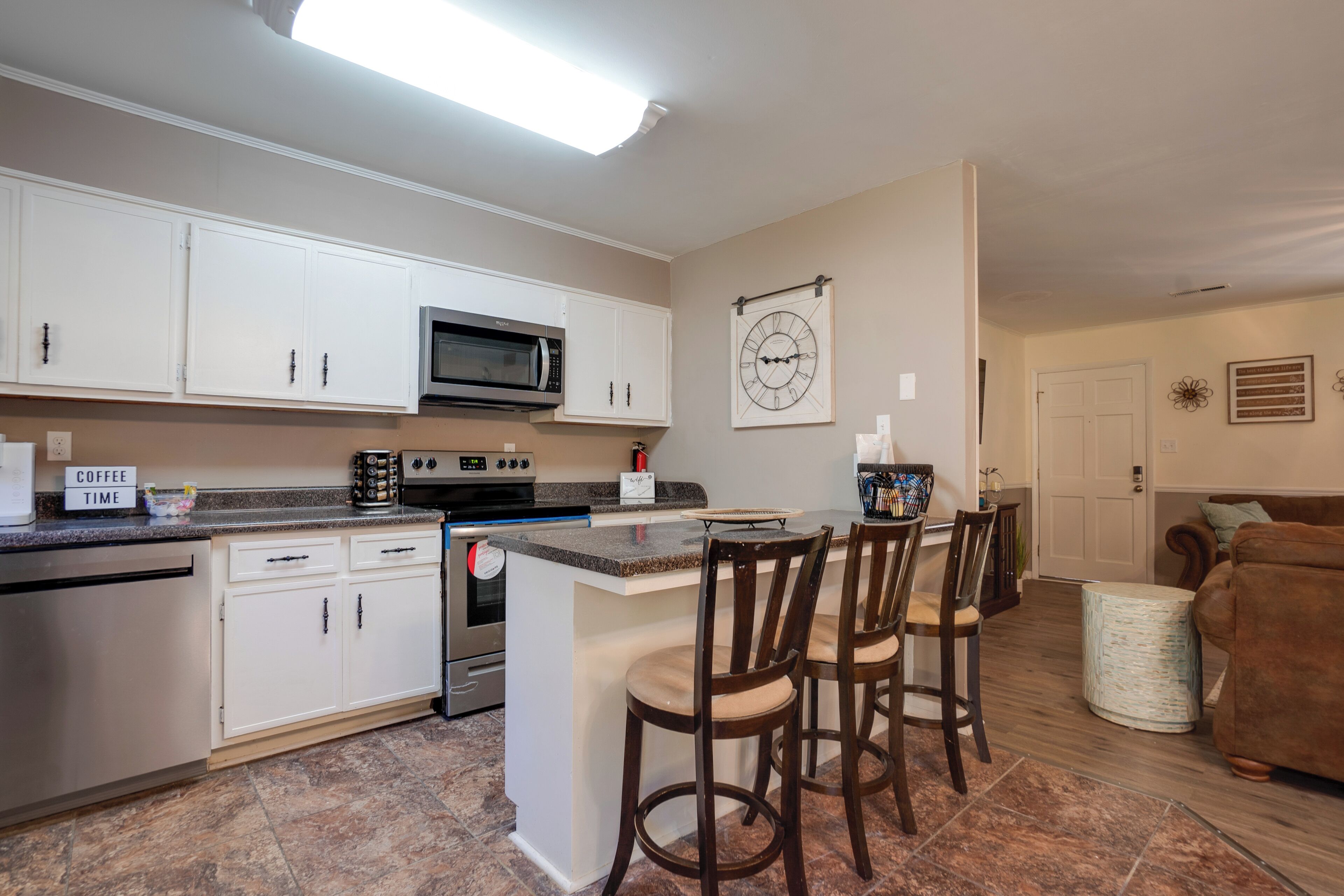 House (3 Bedrooms) | Interior