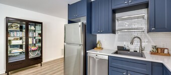 Waterfront Beaver Lake Apt w/ Deck