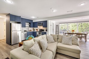 Apartment (1 Bedroom) | Interior - Waterfront Beaver Lake Apt w/ Deck (Eureka Springs)