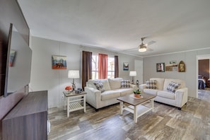House (3 Bedrooms) | Interior