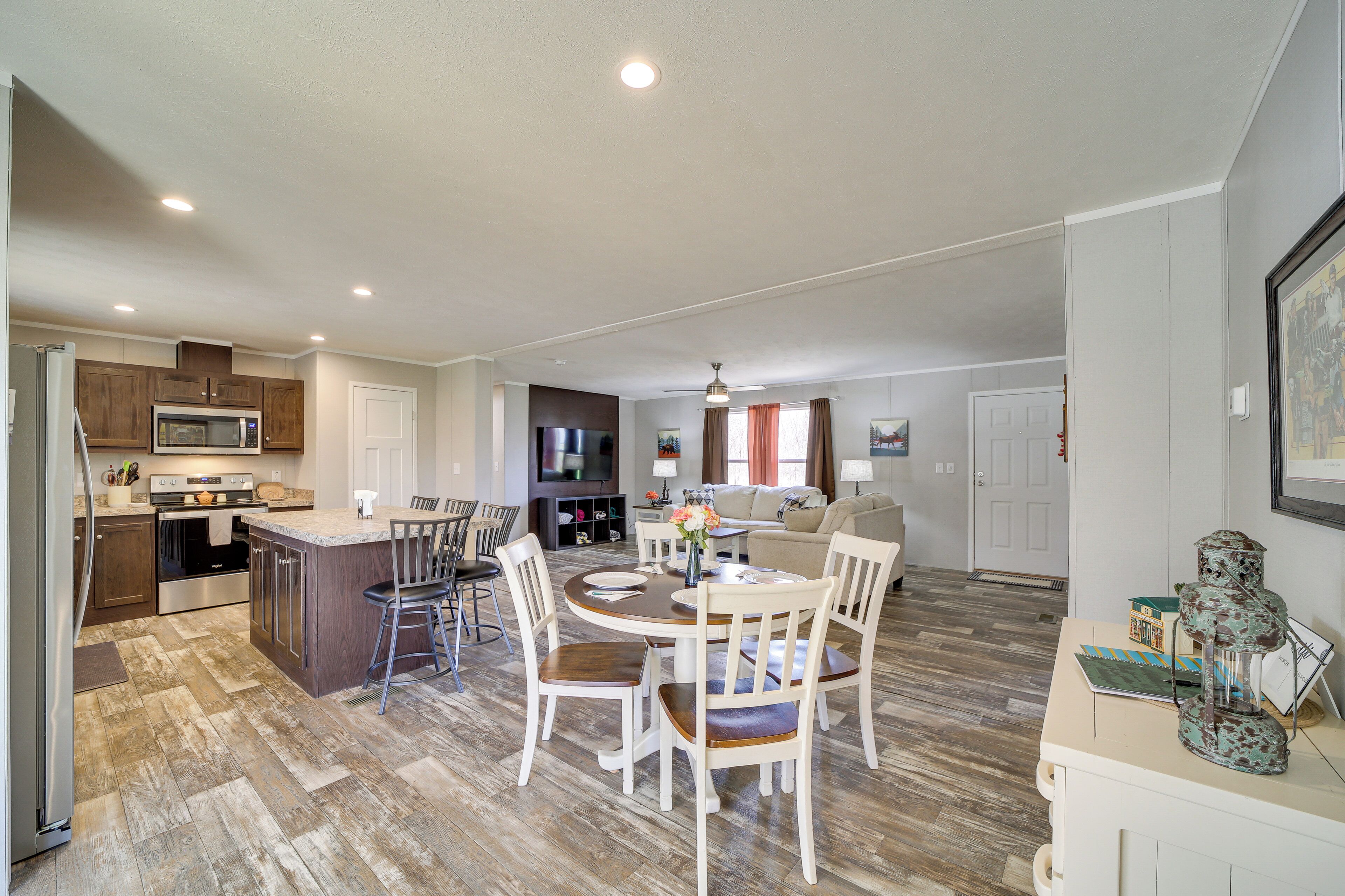 House (3 Bedrooms) | Interior
