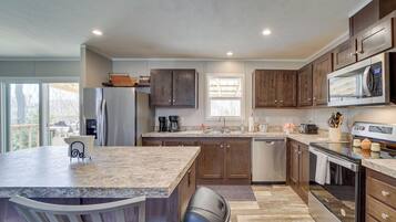 House (3 Bedrooms) | Interior