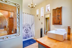 House (2 Bedrooms) | Bathroom | Bathtub, free toiletries - Unique Desert Home ~ 6 Mi to Downtown Tucson! (Tucson)