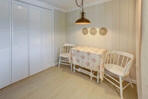 Interior - Big Pine Island Lake Cottage w/ Boat Dock & Kayaks (Belding)