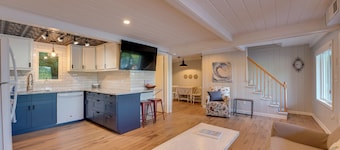 Big Pine Island Lake Cottage w/ Boat Dock & Kayaks