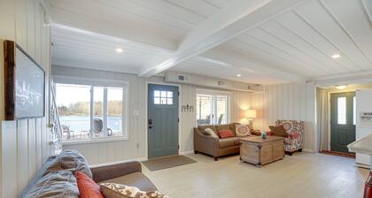 Big Pine Island Lake Cottage w/ Boat Dock & Kayaks