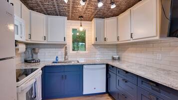 Cottage (2 Bedrooms) | Interior