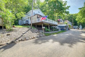 Interior - Big Pine Island Lake Cottage w/ Boat Dock & Kayaks (Belding)