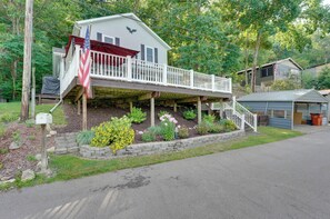 Cottage (2 Bedrooms) | Interior - Big Pine Island Lake Cottage w/ Boat Dock & Kayaks (Belding)