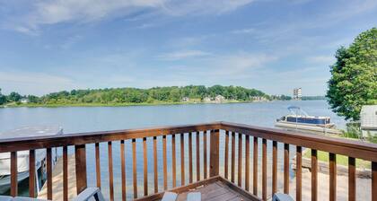Big Pine Island Lake Cottage w/ Boat Dock & Kayaks