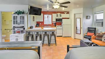 Apartment (0 Bedroom) | Interior