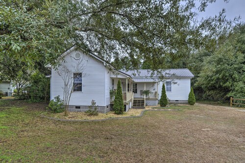 Sweet Southern Pines Abode w/ Yard & Covered Porch