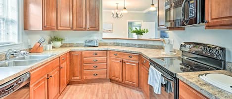 Casa (3 Bedrooms) | Cocina privada | Microondas, horno, parrilla de estufa y lavavajillas