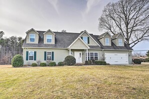 Interior - Stokesdale Vacation Rental w/ Game Room! (Stokesdale)