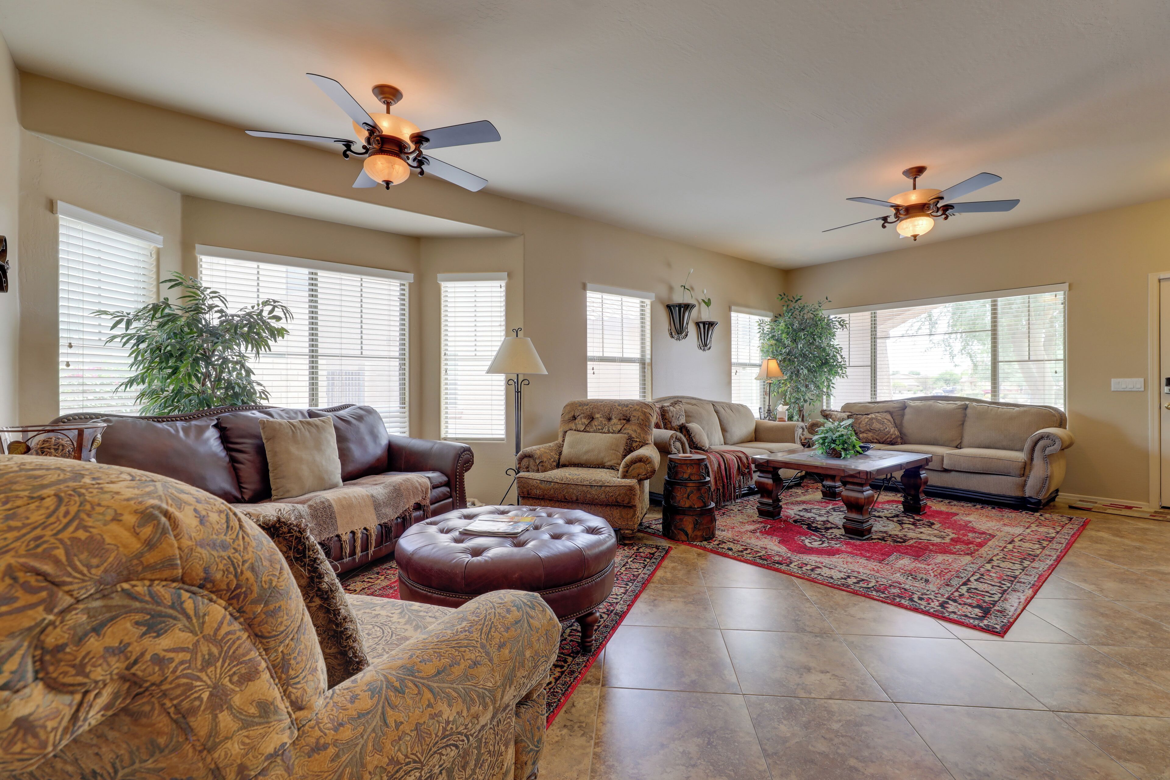 House (5 Bedrooms) | Interior