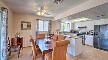 House (3 Bedrooms) | Interior