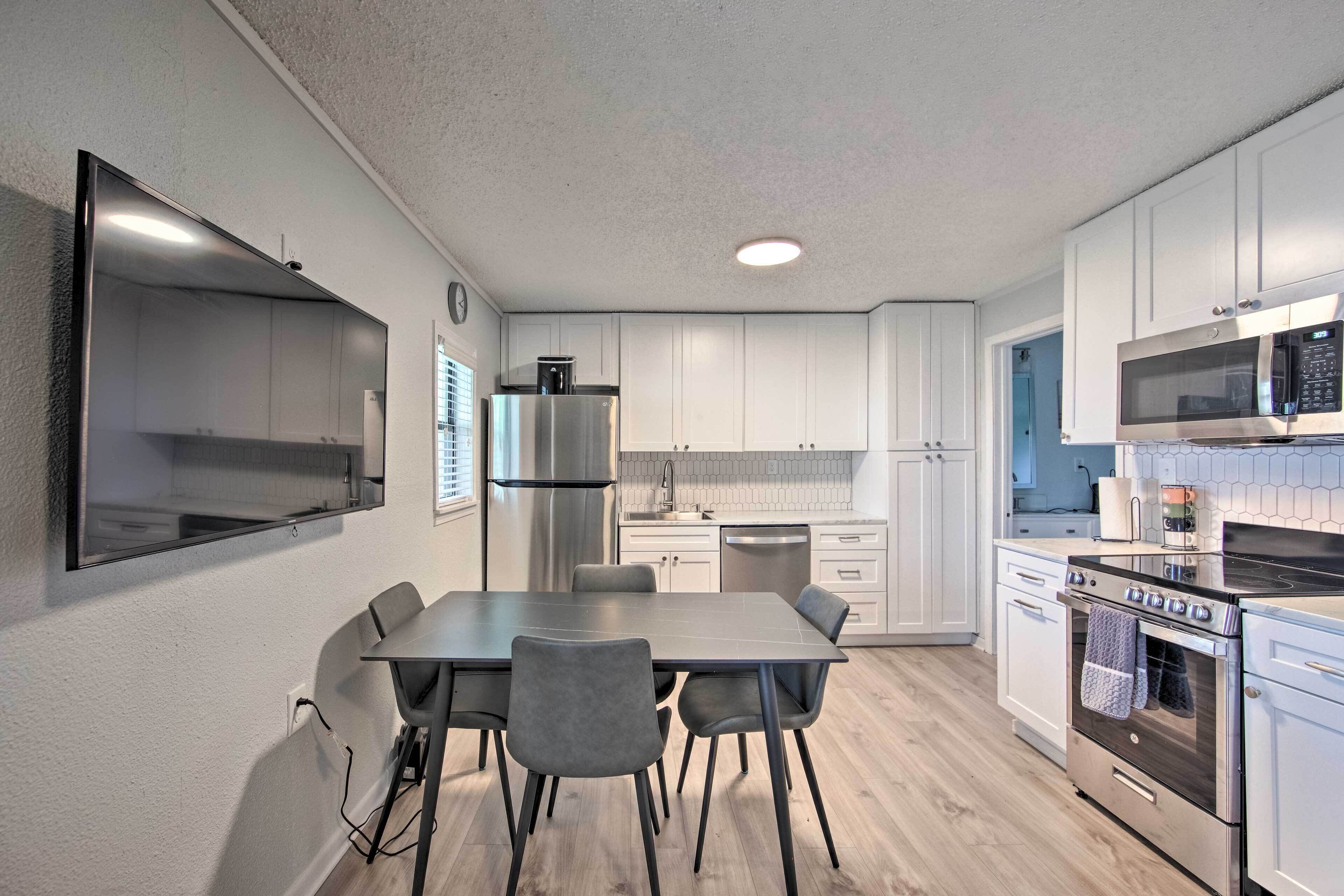 Microondas, horno, placa de cocina y lavavajillas