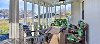 Updated & Peaceful Lakefront Cottage!