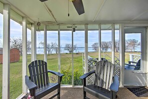 Terrace/patio - Updated & Peaceful Lakefront Cottage! (Streetman)